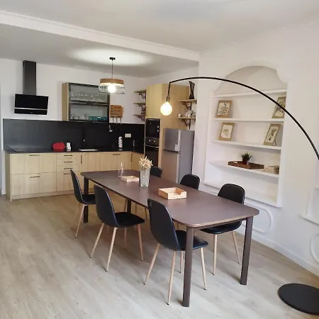Hjs Plaza Suites Apartments II *