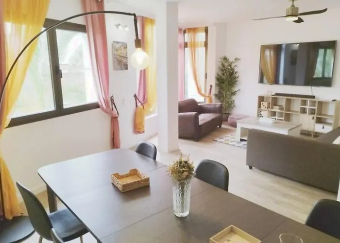 Hjs Plaza Ii Apartment