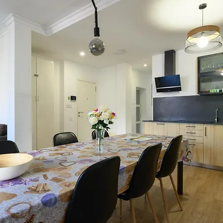 Hjs Plaza Ii Apartman *